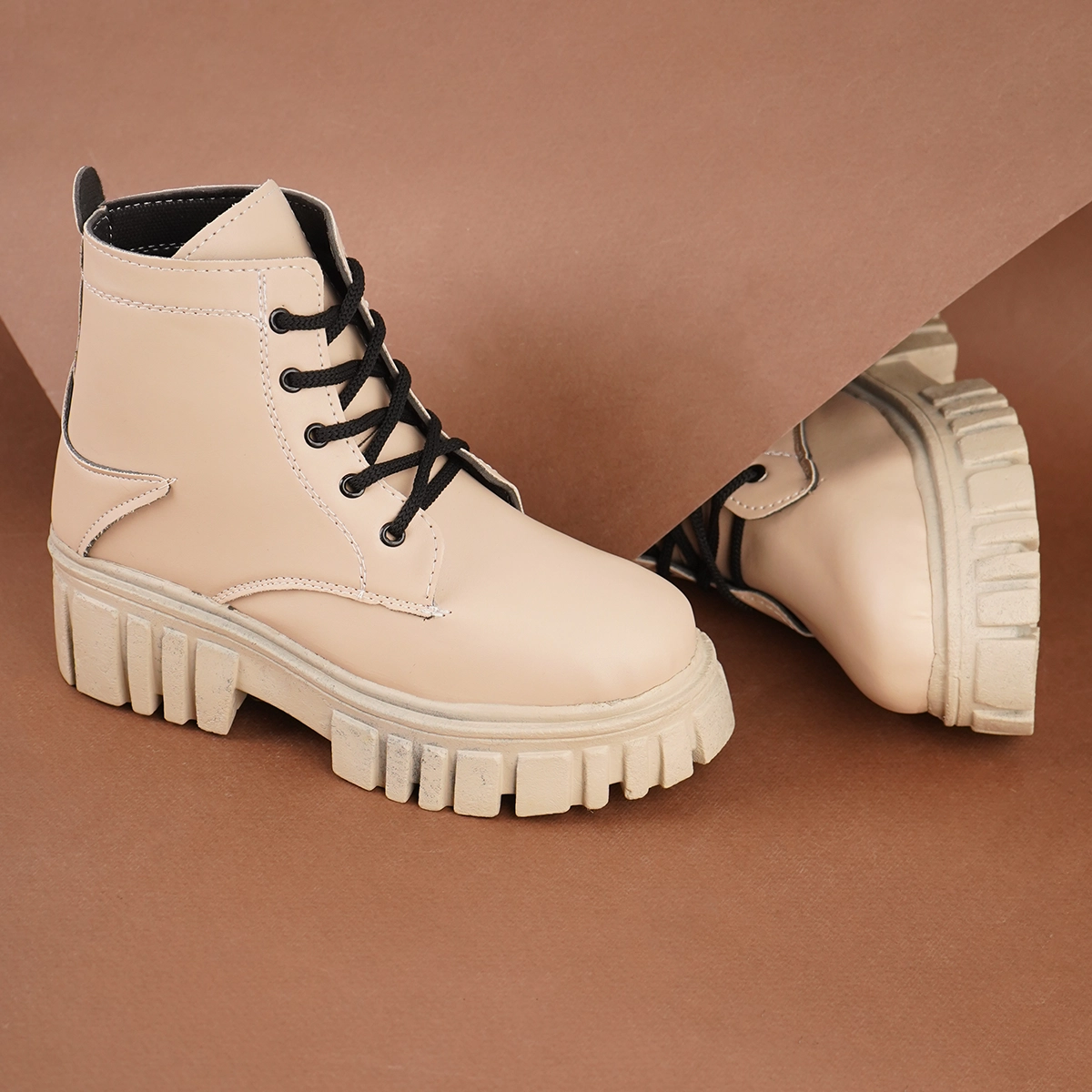 نیم بوت زنانه کرم مدل Roxana